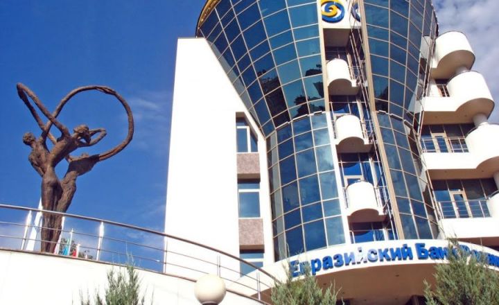 "Rusiya sanksiya risklərinə görə Avrasiya İnkişaf Bankındakı payını Qazaxıstanın xeyrinə azalda bilər"