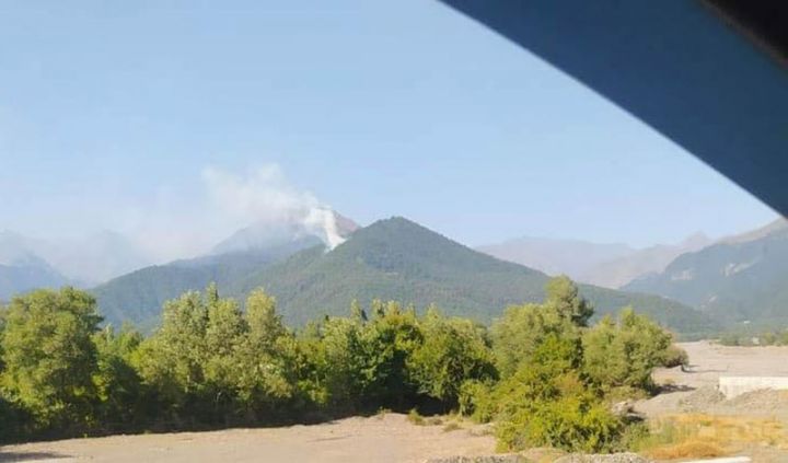 Qəbələdə meşə yanır