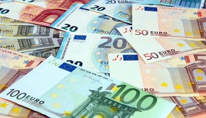 Moskva birjasında avronun məzənnəsi 97 rubla düşüb