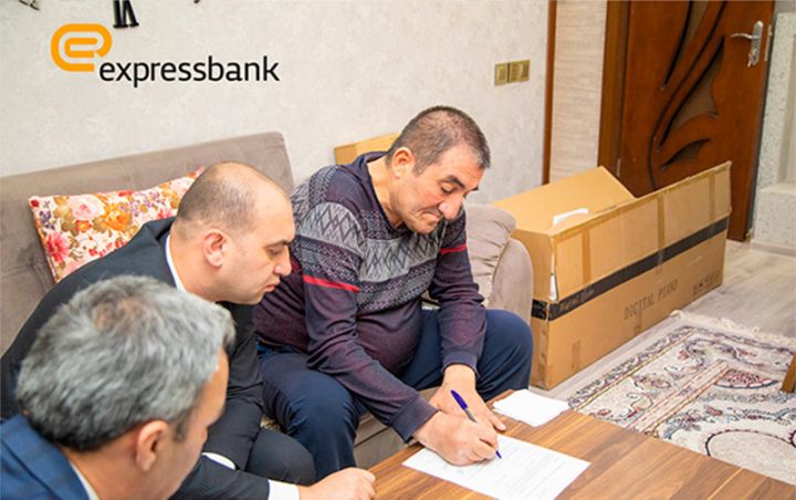 “Expressbank” şəhid ailəsinə dəstək oldu!