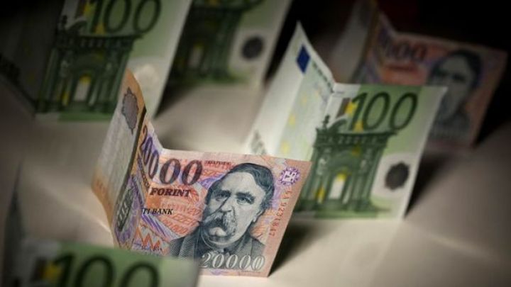 "3 ölkə məzənnə böhranı riski ilə qarşı-qarşıyadır"