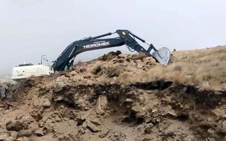 Ermənilər Laçında mülki şirkətə məxsus ekskavatoru atəşə tutub