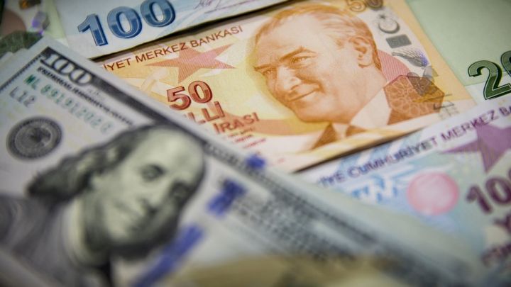 Dollar/TL həftəyə rekordla başladı