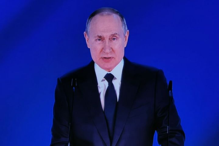 Putinin ərəb ölkələrinə səfəri başladı