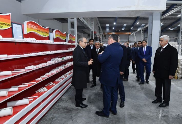 İqtisadiyyat naziri Mikayıl Cabbarov "Cahan Holdinq"də olub