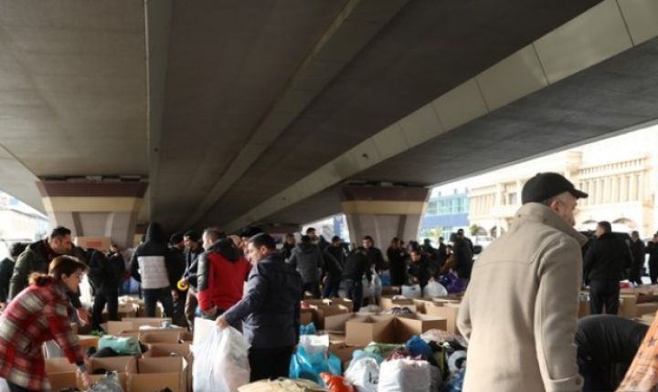Bakıda daha bir neçə ünvanda Türkiyə üçün yardımların toplanmasına başlanılıb