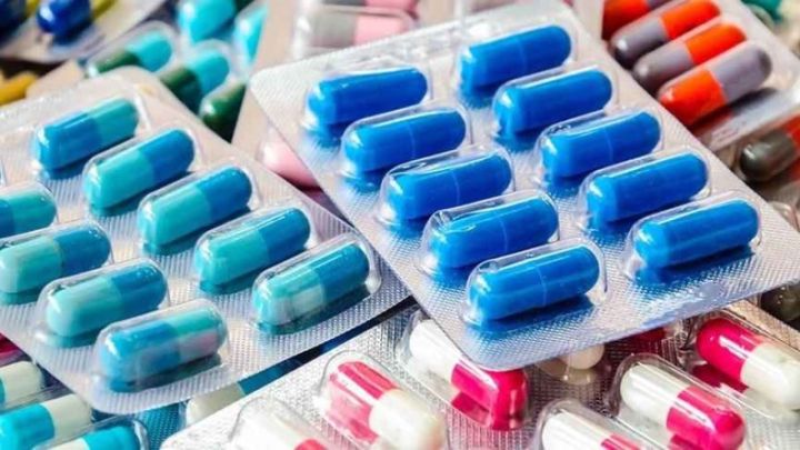 "İnsanlar 100 manatlıq dərmanı 300 manata almağa məcbur olurlar" - DEPUTAT