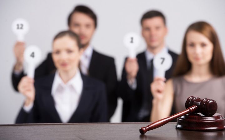 "Deka Bank"ın əmlakı hərraca çıxarılır