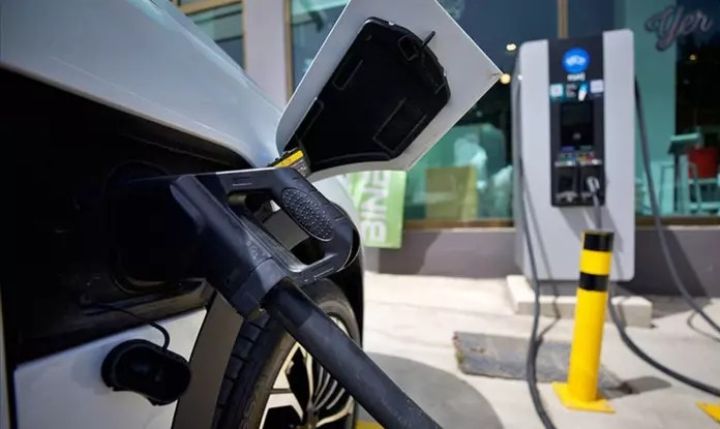 Qlobal elektrik avtomobil satışları yenidən rekord qırıb