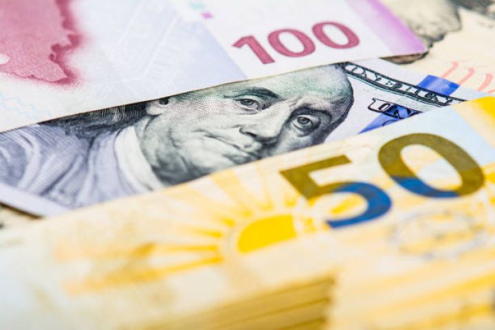 Azərbaycan hökuməti Dolların 2025- 2028-ci illərdə 1,70 manat səviyyəsində qalacağını nəzərdə tutur