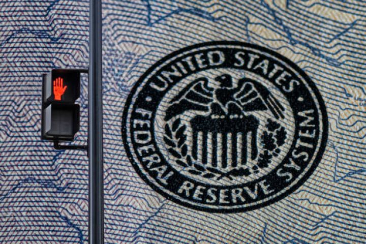 Dünya bazarlarında nəfəslər tutulub