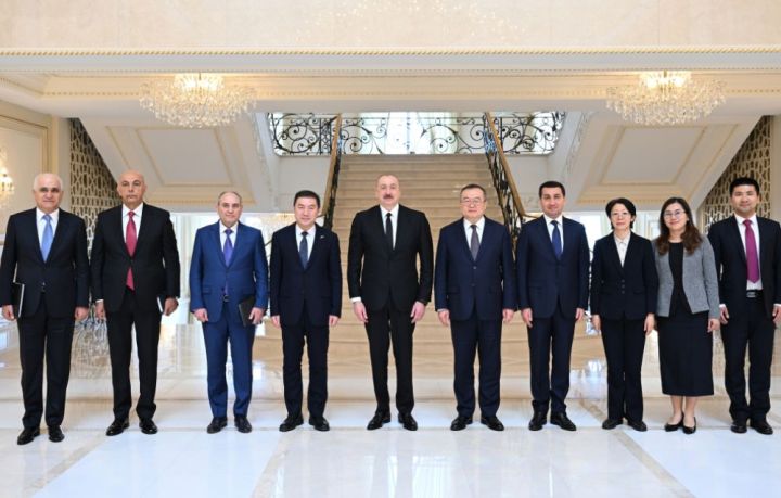 Çin ilə bərpaolunan enerji, Orta Dəhliz və “Bir kəmər, bir yol” çərçivəsində əməkdaşlıq müzakirə olundu