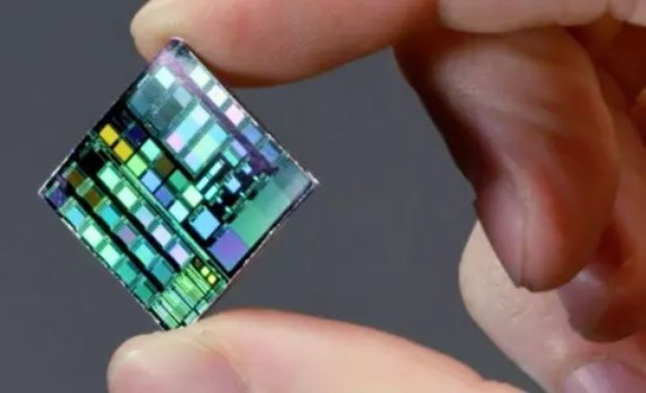 Dünyanın ən qabaqcıl mikroçipi təqdim edildi