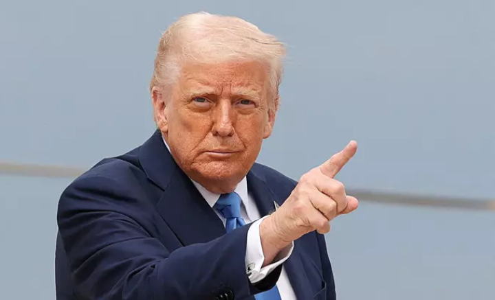 Tramp 75-dən çox ölkə üçün tarifləri 90 günlük dayandırdı