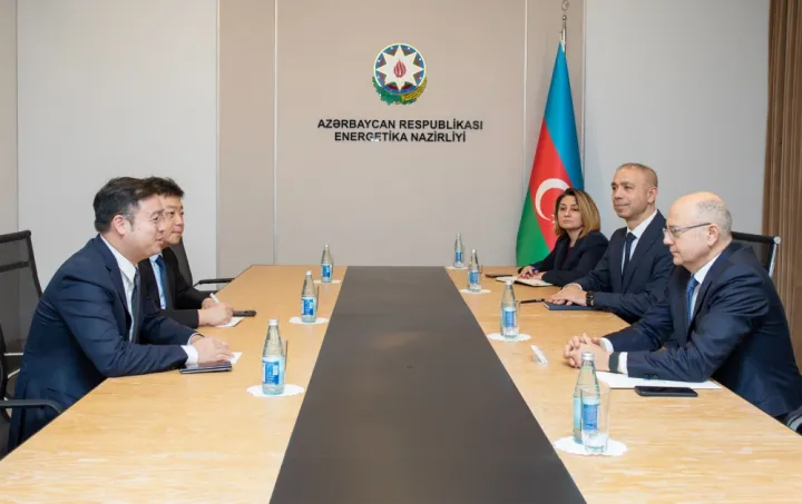 Bakıda “Universal Energy” şirkətinin prezidenti ilə 100 MVt gücündə stansiyasının həyata keçirilməsi müzakirə edilib