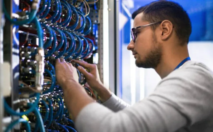 Agentlik: Yaşayış binalarında ən azı 3 provayderin xidmət göstərməsi zəruri hesab olunur