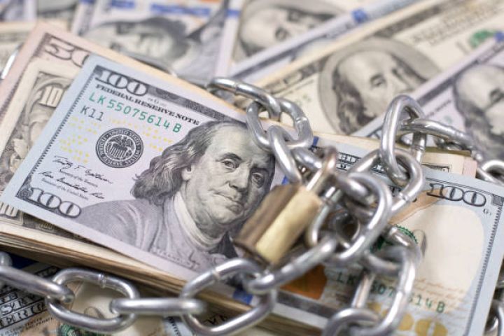 Dolların bazar ertəsi üçün rəsmi məzənnəsi müəyyən olunub