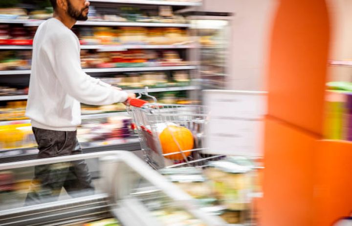 Azərbaycanda 4 ayda 10,3 milyard manatlıq satış