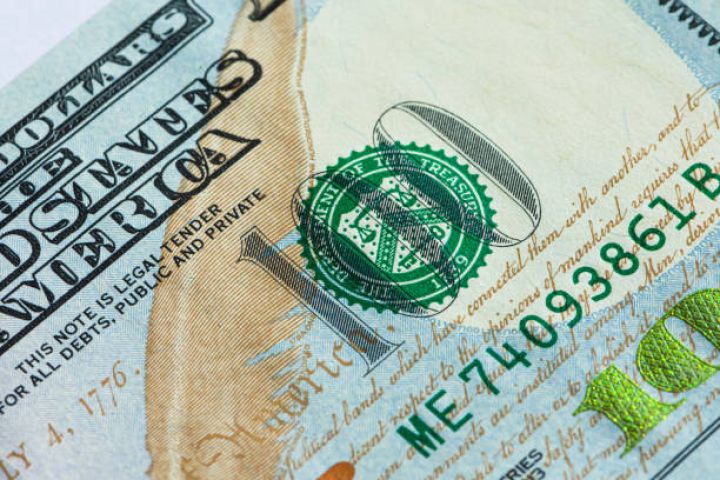 Dolların sabah üçün rəsmi məzənnəsi müəyyən olunub