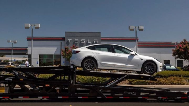Tesla 1,2 milyon avtomobili geri çağırır