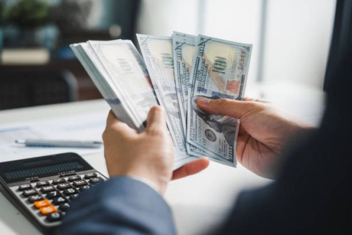Azərbaycanda nağd xarici valyutanın alışı satışını 311 milyon dollar üstələyib