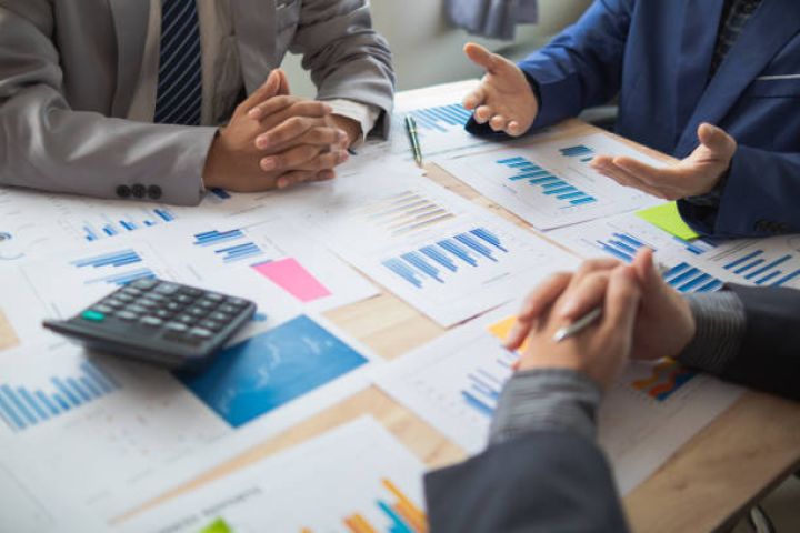 Ötən il 30 milyon manatdan çox qazanmış bank səhmdarlarına dividend ödəyəcək