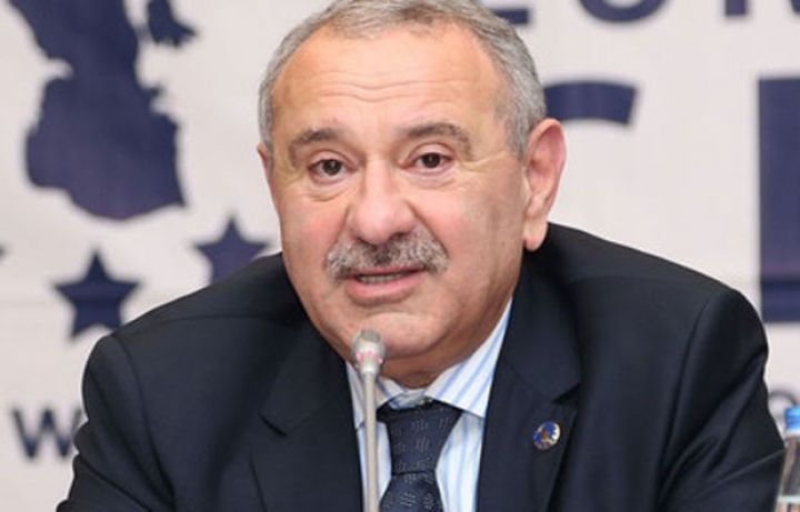 "Dizellə işləyən maşınların sayı artır, benzinlə azalır"