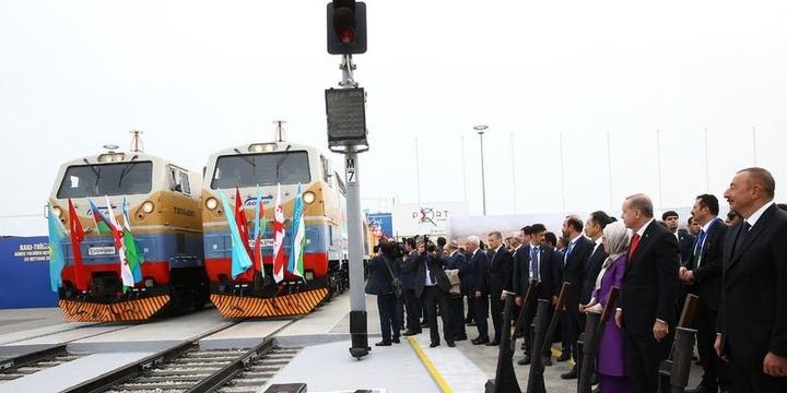 Bakı-Tbilisi-Qars Dəmir Yolunda ilk qatarla hansı yük yola salınıb?