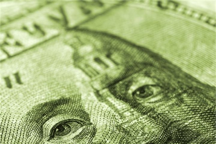 Dollar Trampın açıqlamasından sonra ucuzlaşıb  