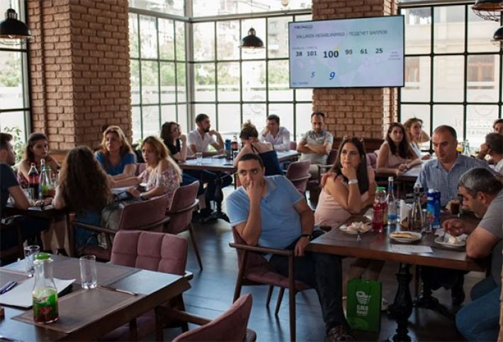 “Nar” mətbuat nümayəndələrini təbrik etdi