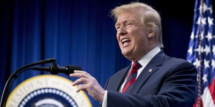 Tramp İrandan neft idxalına verilən möhləti uzatmamaq qərarını verdi