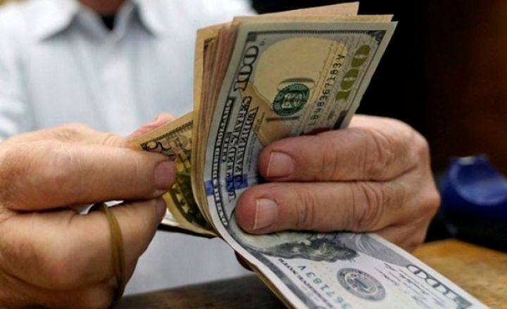 Əmanətlərdə dollarlaşma azalıb