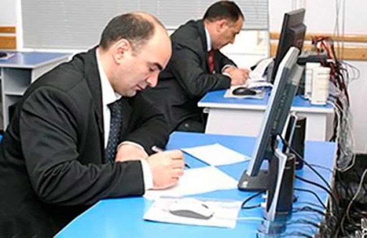 Dövlət qulluqçularının əməkhaqqı artımı ölkə üzrə göstəricidən 5 dəfə çoxdur