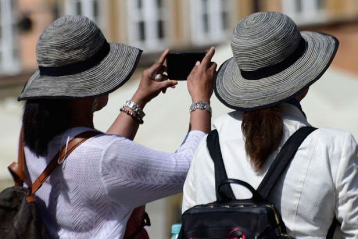 Polşanın turizmdən əldə etdiyi gəlirin məbləği artıb