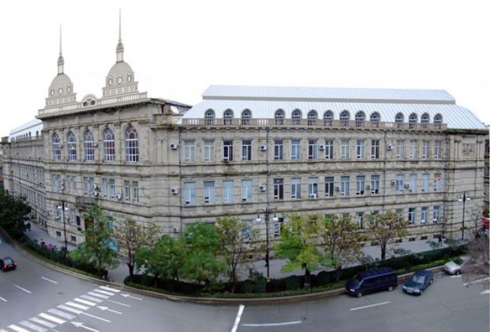 İqtisad Universitetində professor-müəllim heyətinin saathesabı əməkhaqqı məbləğləri artırılıb