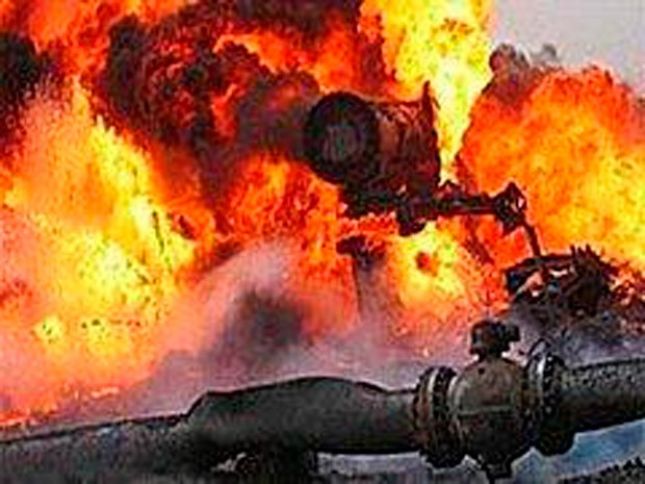 İranda neft boru kəməri yanır