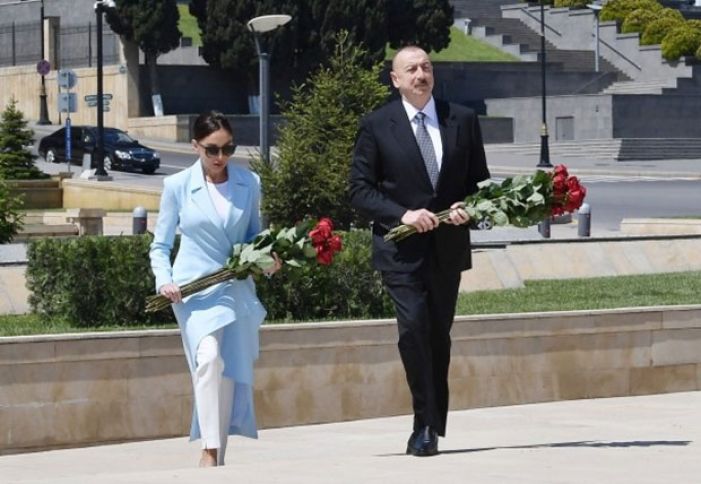 İlham Əliyev və Mehriban Əliyeva Həzi Aslanovun məzarını ziyarət ediblər