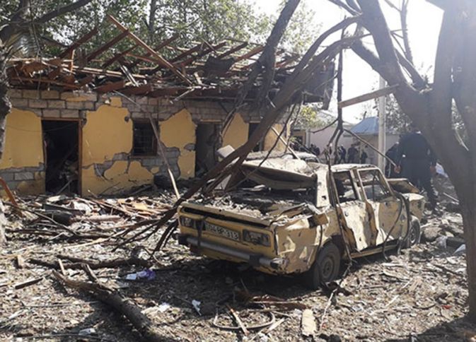 Bərdə şəhəri atəşə tutulur