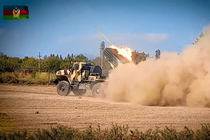 Düşmənə növbəti sarsıdıcı zərbələr endirilib - VİDEO