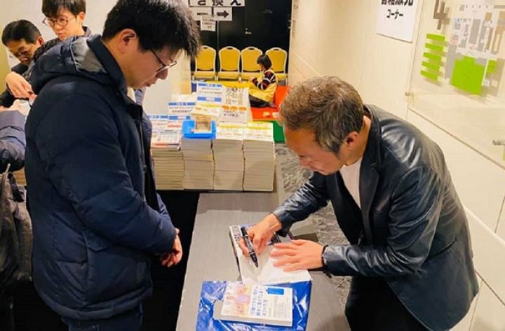 Kitab yazıb Yapon sərmayəçilərə Azərbaycanı tanıdır