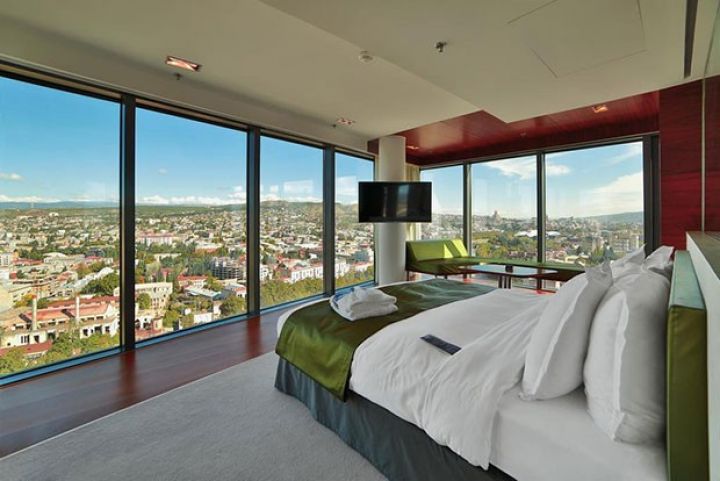 Tbilisidə otel rezervasiyalarının 90%-i ləğv olundu