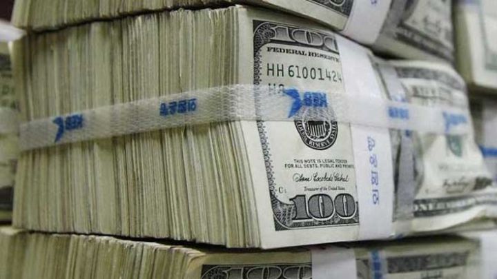 Valyuta hərracında satış yenidən 100 milyon dolları keçdi