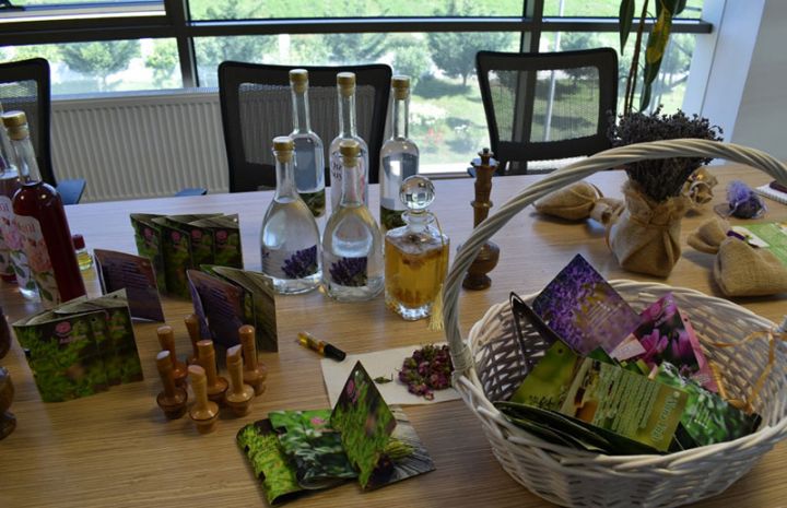 Zaqatalada istehsal olunur, ABŞ və Bolqarıstan şirkətlərinə satılır