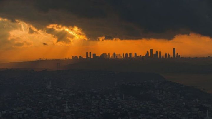 Türk Lirəsinin ucuzlaşması bankların kapitalını 4,5 milyard dollar "əridib"