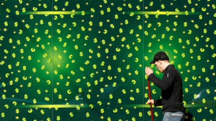 Qlobal bazarlarda “Dolları sat, hər şeyi al” təklifi