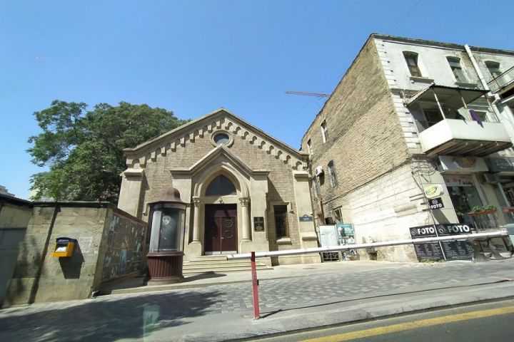 Dövlət Xidməti: Pantomima Teatrının ətrafında sökülən binalar tarixi abidə deyil