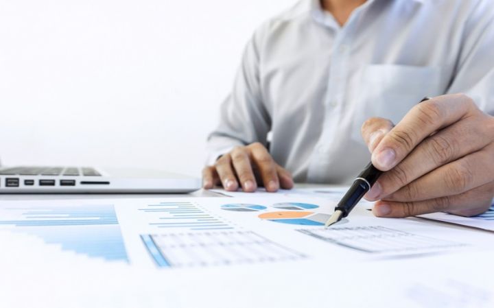 “Finex Kredit” BOKT-un səhmdarlarından biri payını satıb