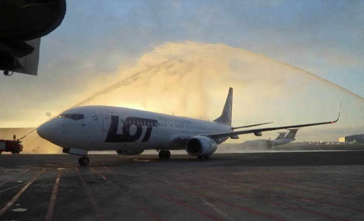 “LOT” aviaşirkəti Bakıya uçuşlara başladı