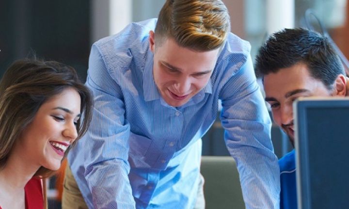 Bir işçisinə ayda orta hesabla 3700 manat xərcləyən Azərbaycan bankı