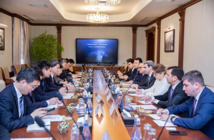 Azərbaycan və Çin dəmir yolları təşkilatları Transxəzər Beynəlxalq Nəqliyyat Dəhlizi vasitəsilə əməkdaşlığı genişləndirir